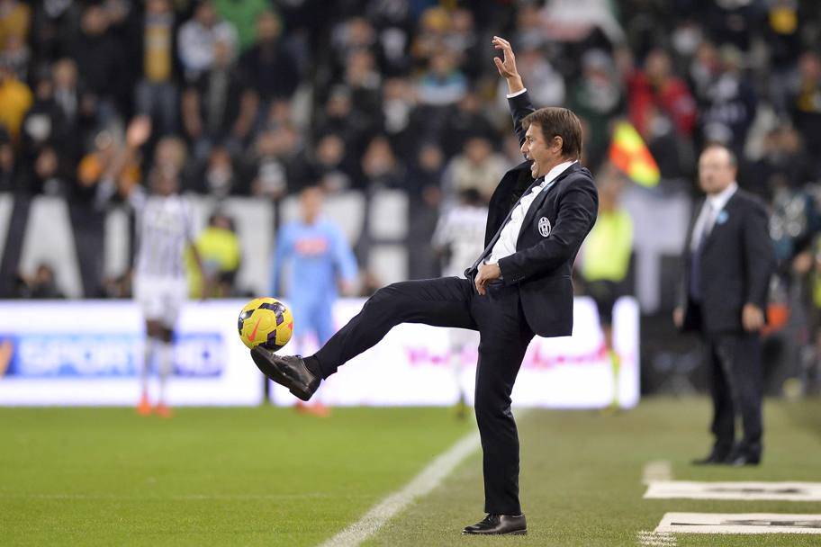 Antonio Conte torna per un attimo calciatore... LaPresse